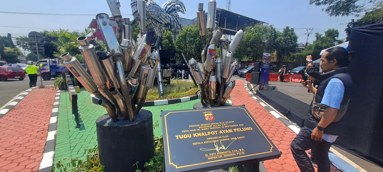 Kapolda Jabar usai Meresmikan Monumen Knalpot Brong di Ramayana, Cianjur